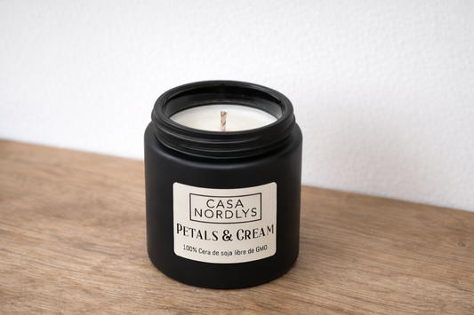 Vela aromática Petals & Cream – cera de soja hecha a mano