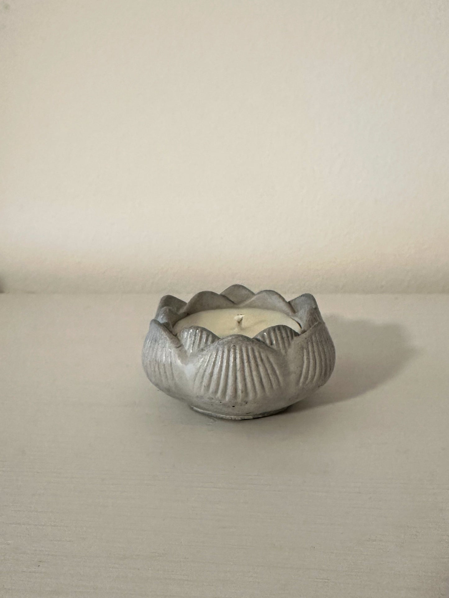 Vela aromática Åkande - Aroma: floral o Orquídea Negra y Lirio